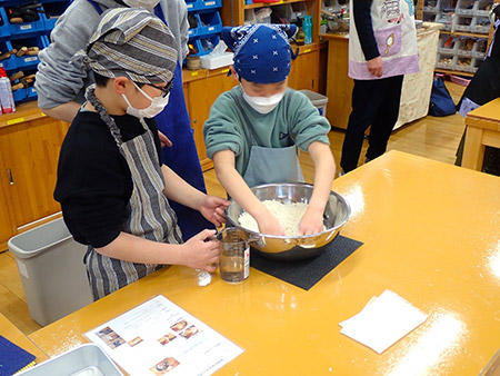 うどん打ちの体験（2）