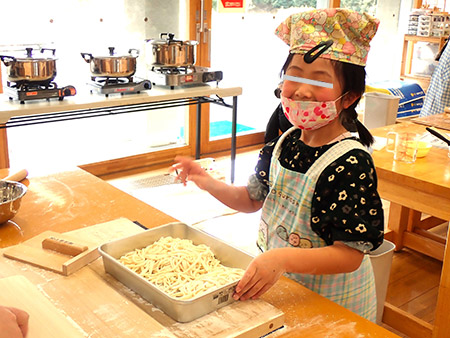 うどん打ちの体験（8）